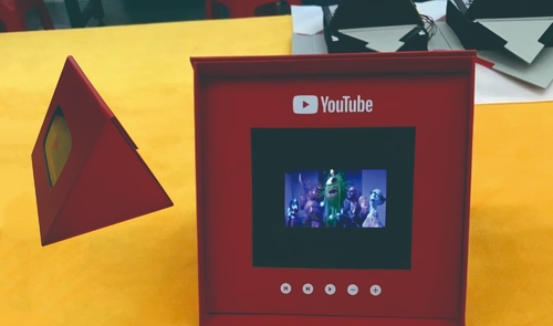 Latest company Solutions about Brochure video triangolare personalizzata a tema YouTube