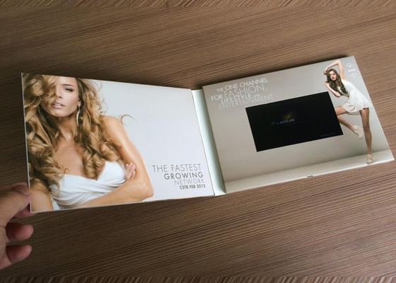 Καλή τιμή Α5 μεγέθους διπλωμένη κάρτα ευχών LCD HD βίντεο φυλλάδιο επαναφορτιζόμενο σε απευθείας σύνδεση